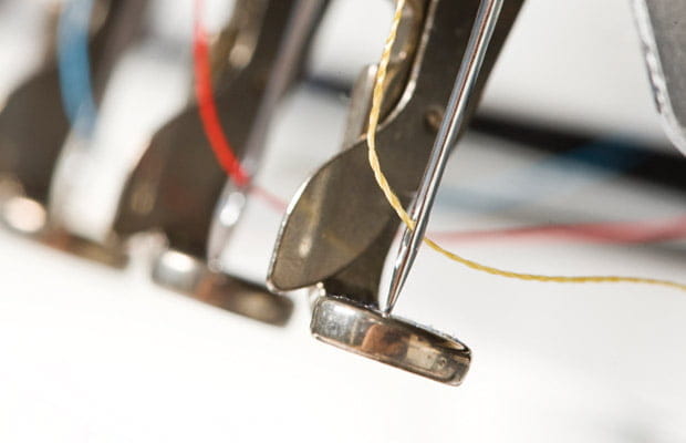 PR-Series Embroidery-machine-feature-needlethreader